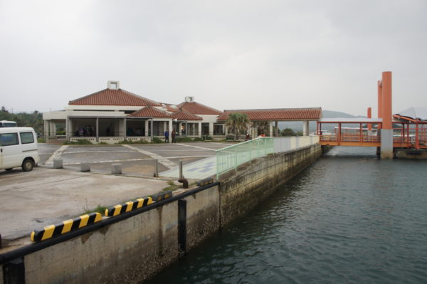 Hafen von Ōhara im Südosten der Insel