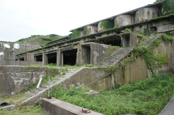 Zerfallende Erzhütten in Aikawa