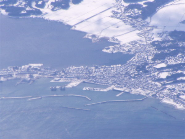 Blick aus dem Flugzeug auf Ryōtsu und den Kamoko