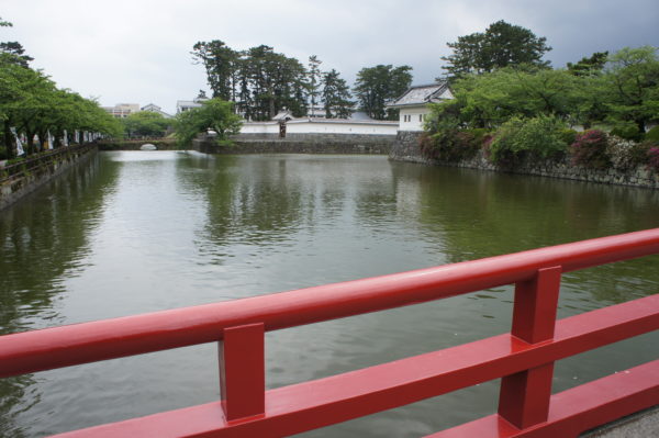 Burggraben und Yagura der Burg von Odawara