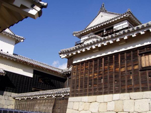 Innerhalb der Burganlage von Matsuyama