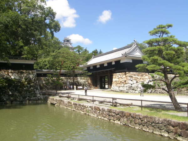 Das Ōtemon (Eingangstor) des Kōchi-jō, der Burg von Kochi