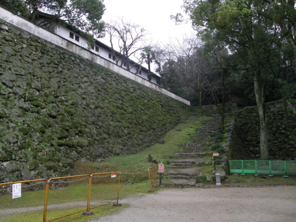 Treppe und Mauer des Ninomaru