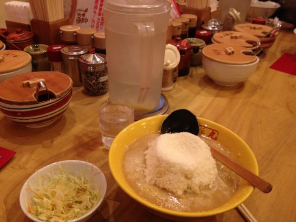 Ebenfalls ungewöhnlich: Ramen mit geriebenem Käse