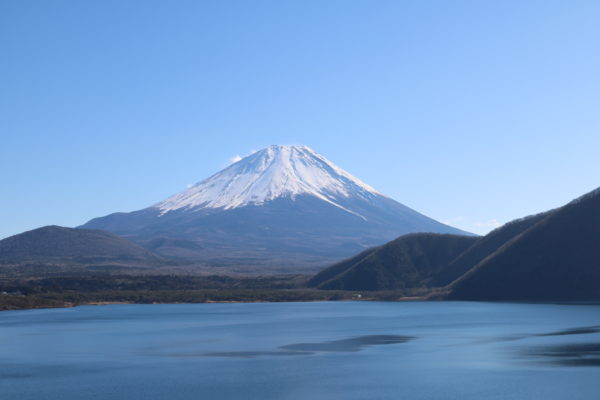 Fuji-san, vom Motosu-ko aus gesehen (einem der 5 Seen des Fuji).