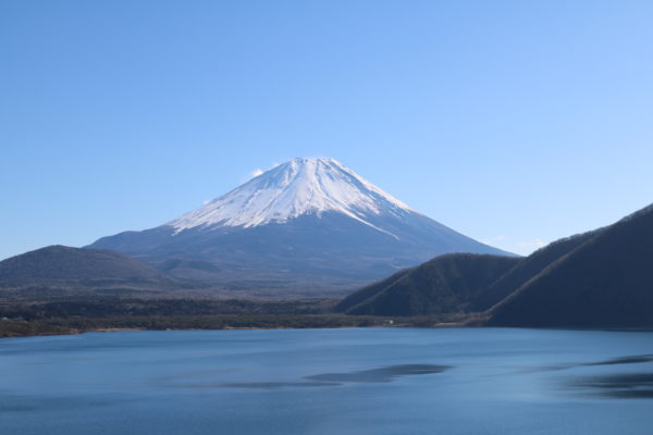 Fuji-san, vom Motosu-ko aus gesehen (einem der 5 Seen des Fuji).