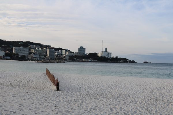 Markenzeichen der Stadt: Weisser Strand und klares Wasser
