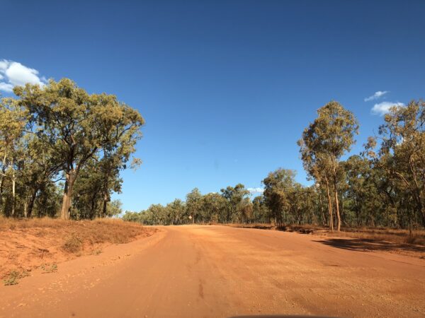 Unbefestigte Piste im Outback