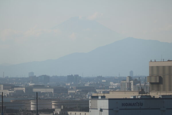 Blick vom Hafen der Stadt Richtung Oyama und Fuji-san