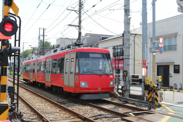 Die strassenbahnähnliche Setagaya-Linie durchquert den Bezirk von Nord nach Süd