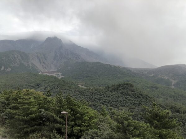 Sakurajima: Die Wolke rechts ist eine Aschewolke