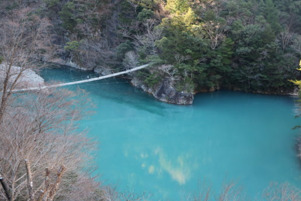 Die Hängebrücke in der Sumata-Schlucht