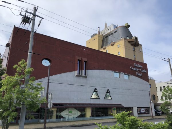 Sieht etwas klobig aus, ist aber gut:: Das Century Castle Hotel