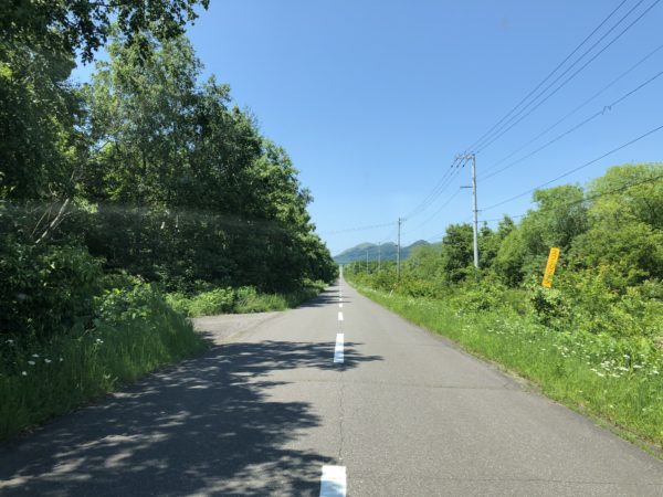 Kerzengerade Strassen prägen das Innere von Hokkaido