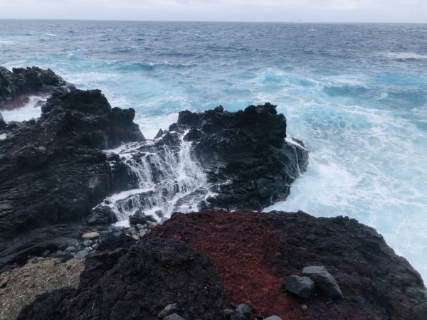 Die Küste von Hachijōjima. Das Meer ist hier meistens rau