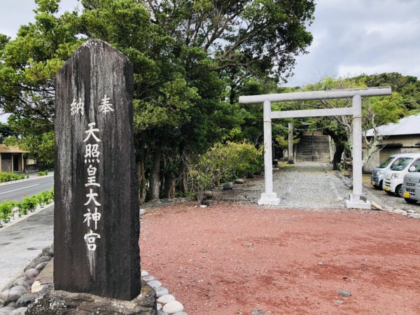 Kleiner Schrein in der Ortsmitte von MItsune