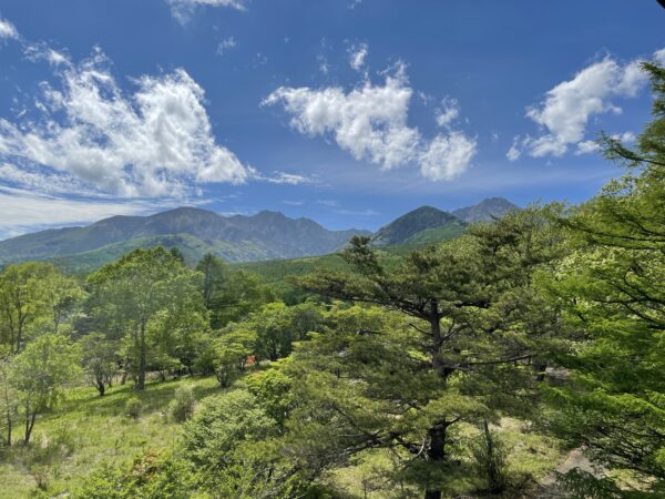 Direkt hinter dem Park beginnt das Yatsugatake-Gebirge