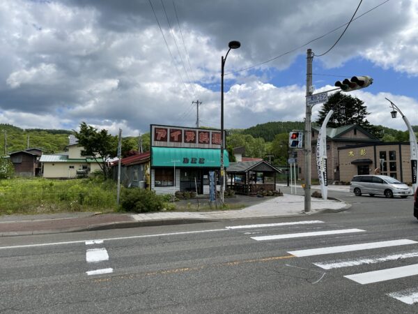 In Nibutani gibt es auch ein auf Ainu-Speisen spezialisiertes Restaurant - 2021 war allerdings nicht klar, ob es noch in Betrieb ist