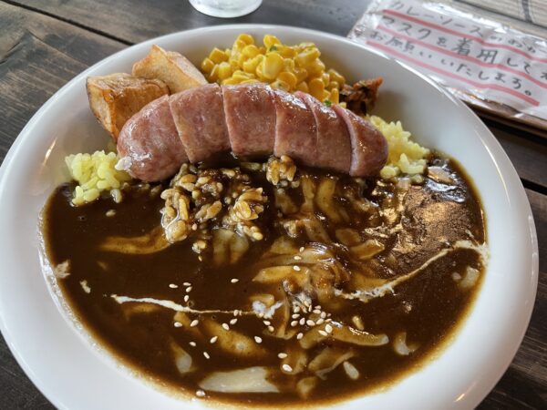 Deftiges Curry in Furano mit selbstgemachter Wurst
