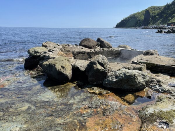 Heiße Quelle Seseki-Onsen direkt am Meer
