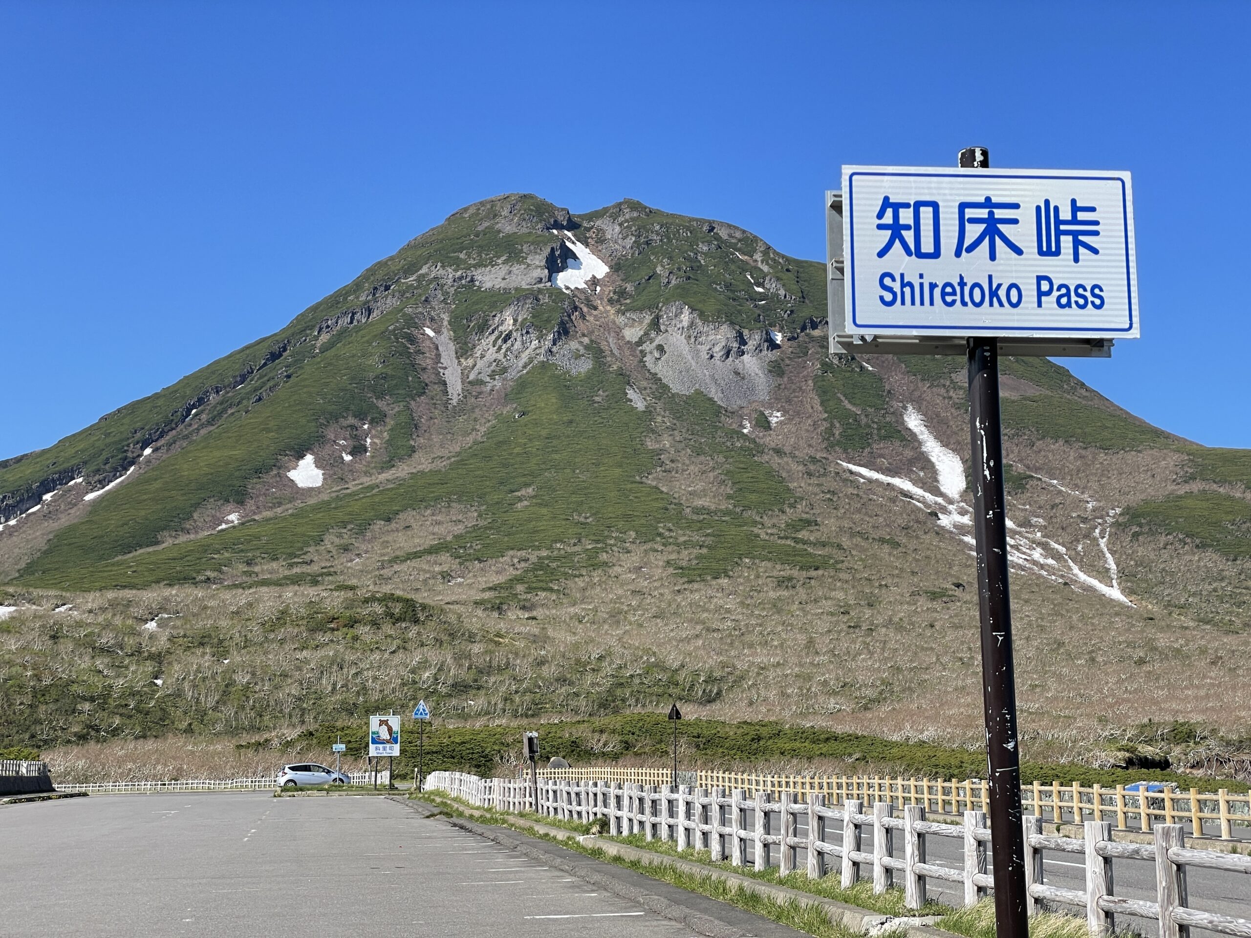 Am Shiretoko-Pass - im Hintergrund der Rausu-dake