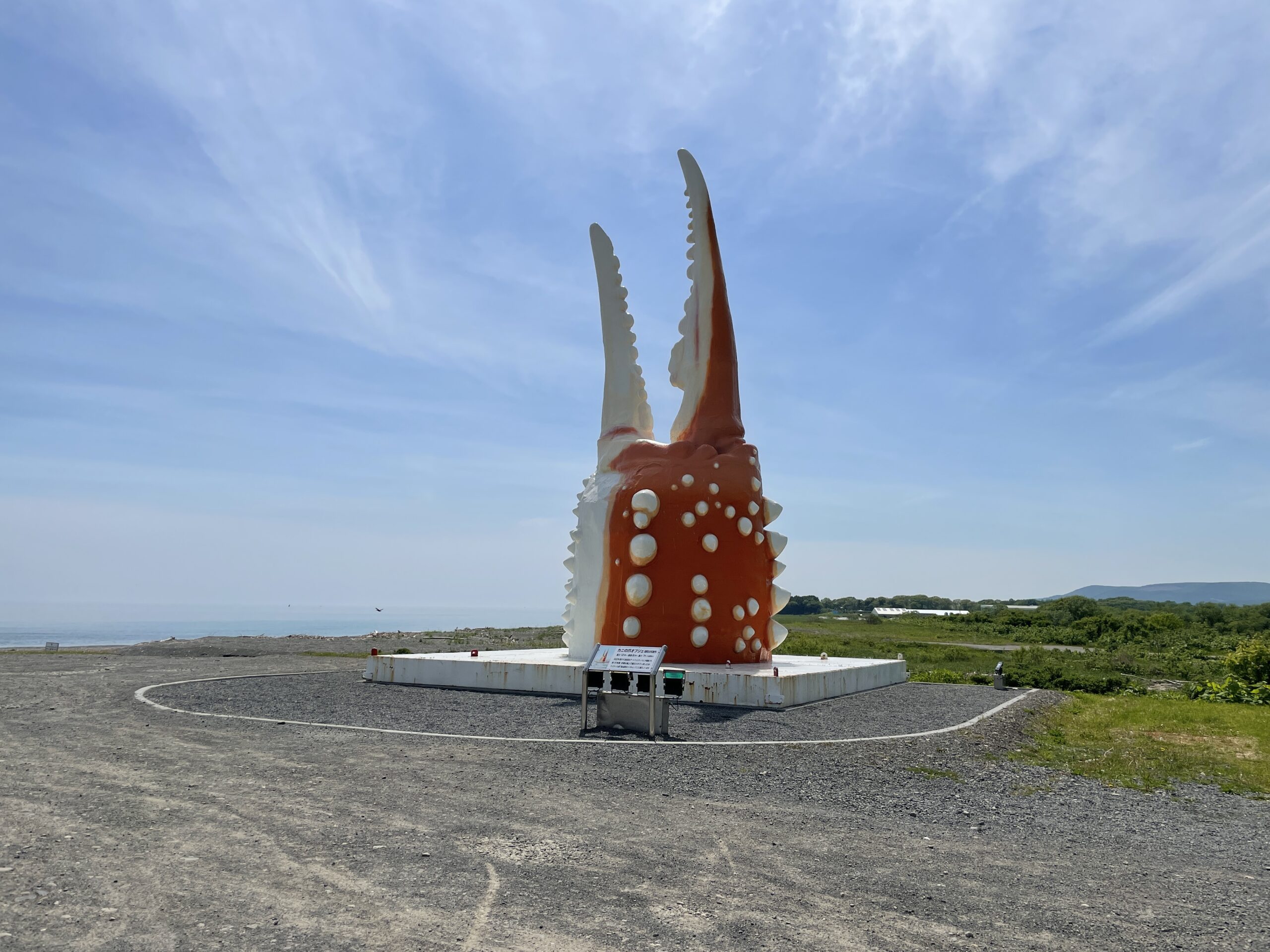 Der Krabbe wird am Ortseingang von Mombetsu ein gebührendes Denkmal gesetzt