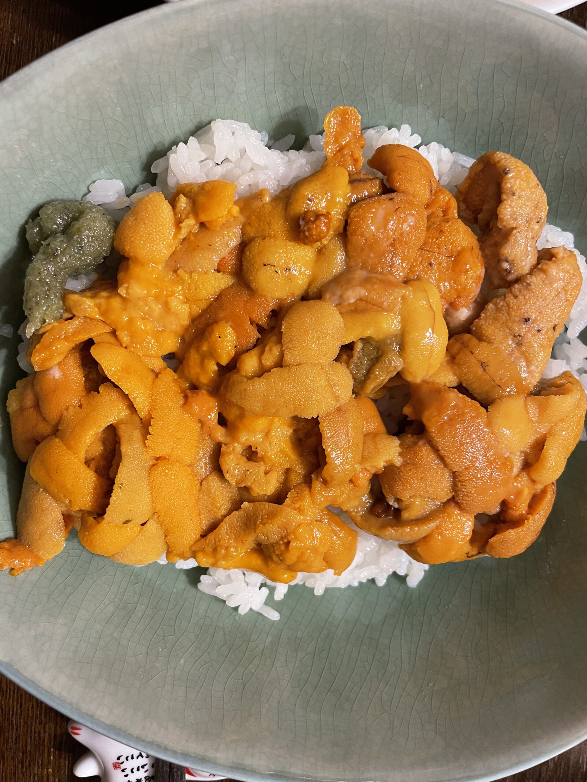 Seeigel auf säuerlichen Reis, mit etwas Wasabi: Ein Fest