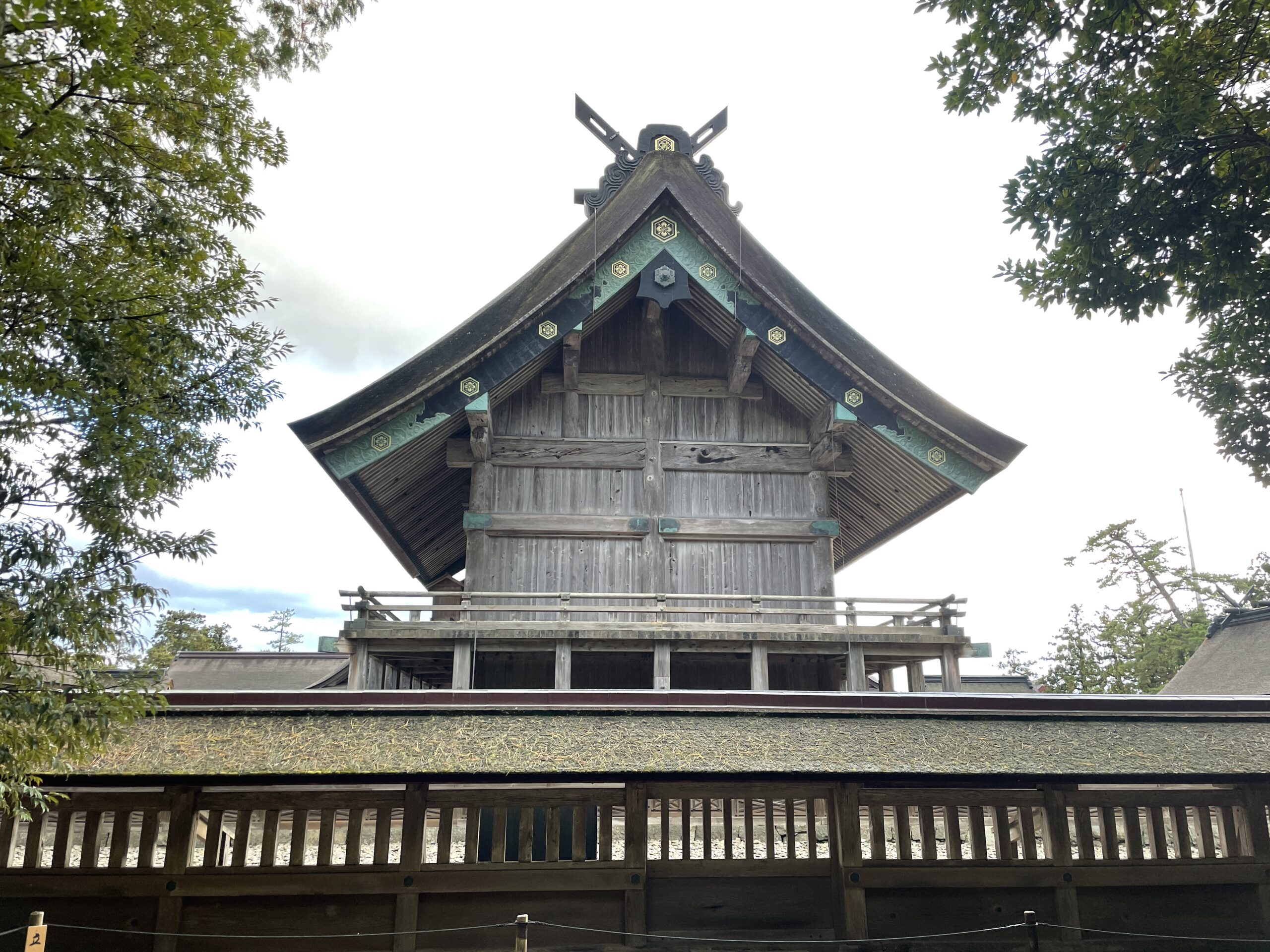 Eines der Gebäude im inneren, nicht begehbaren Teil des Schreins von Izumo