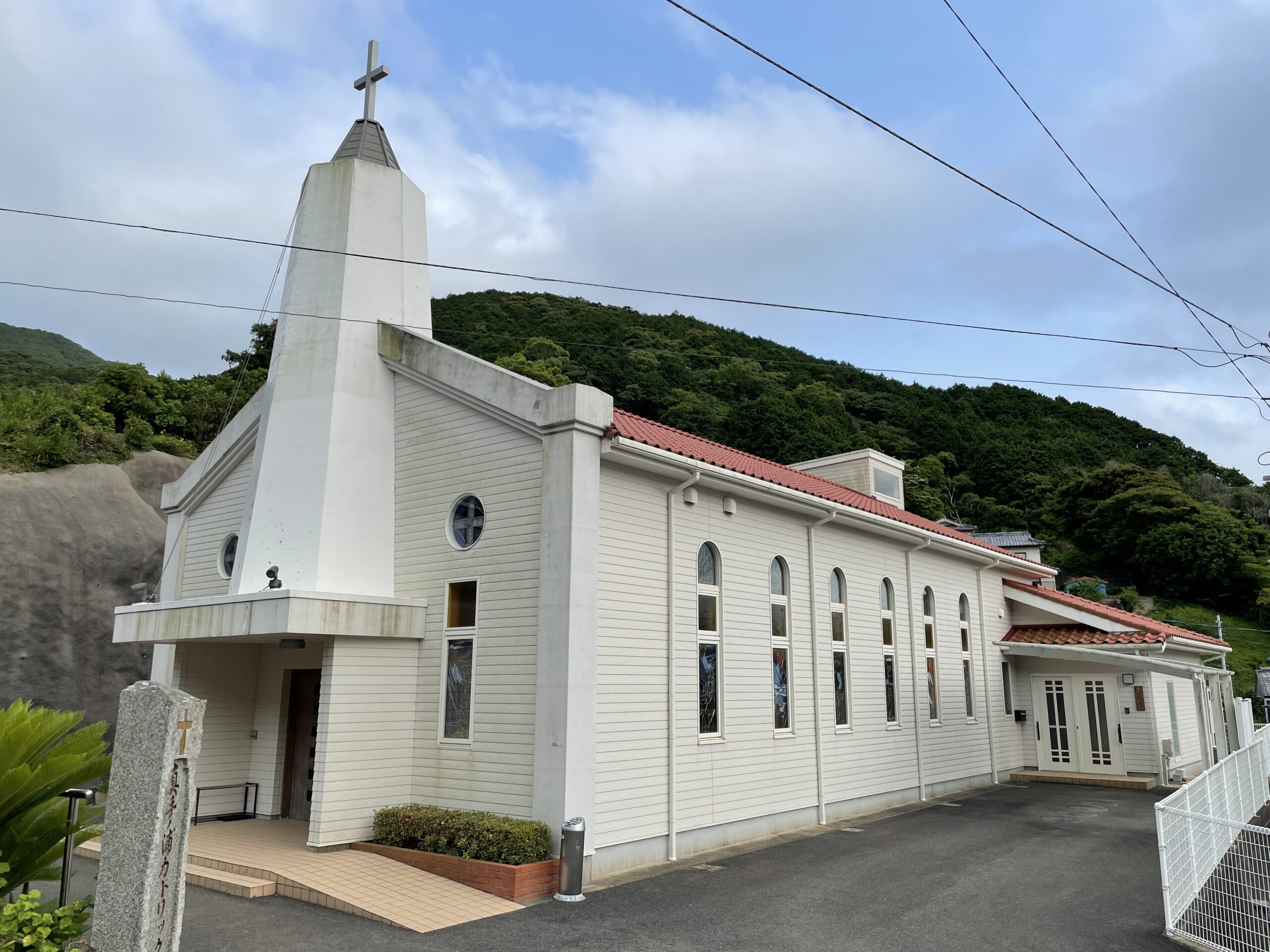 Die Matenoura-Kirche wurde 1956 errichtet und ist damit relativ neu. Seit 1975 hat sie eine eigene Gemeinde