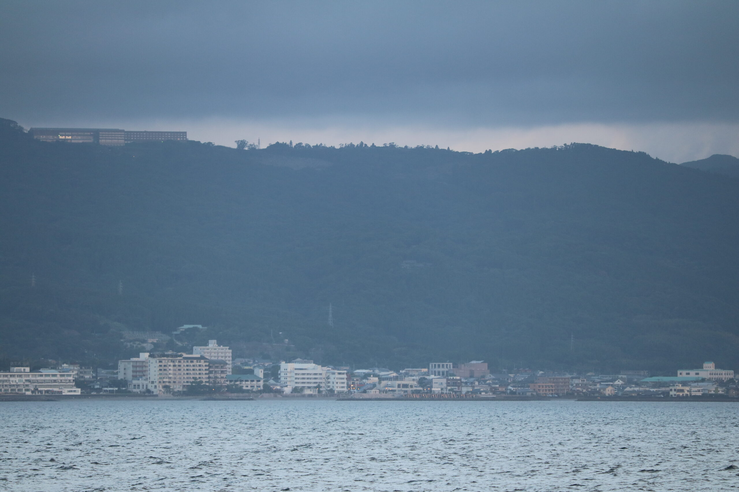 Blick von der Bucht von Kagoshima auf Ibusuki