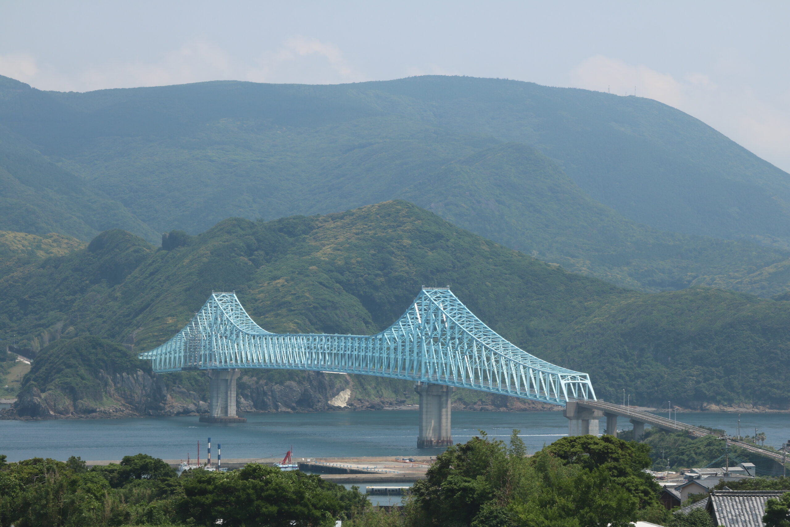 ...und dieses blaue Wunder verbindet die Insel mit Ikitsuki mit der Insel Hirado