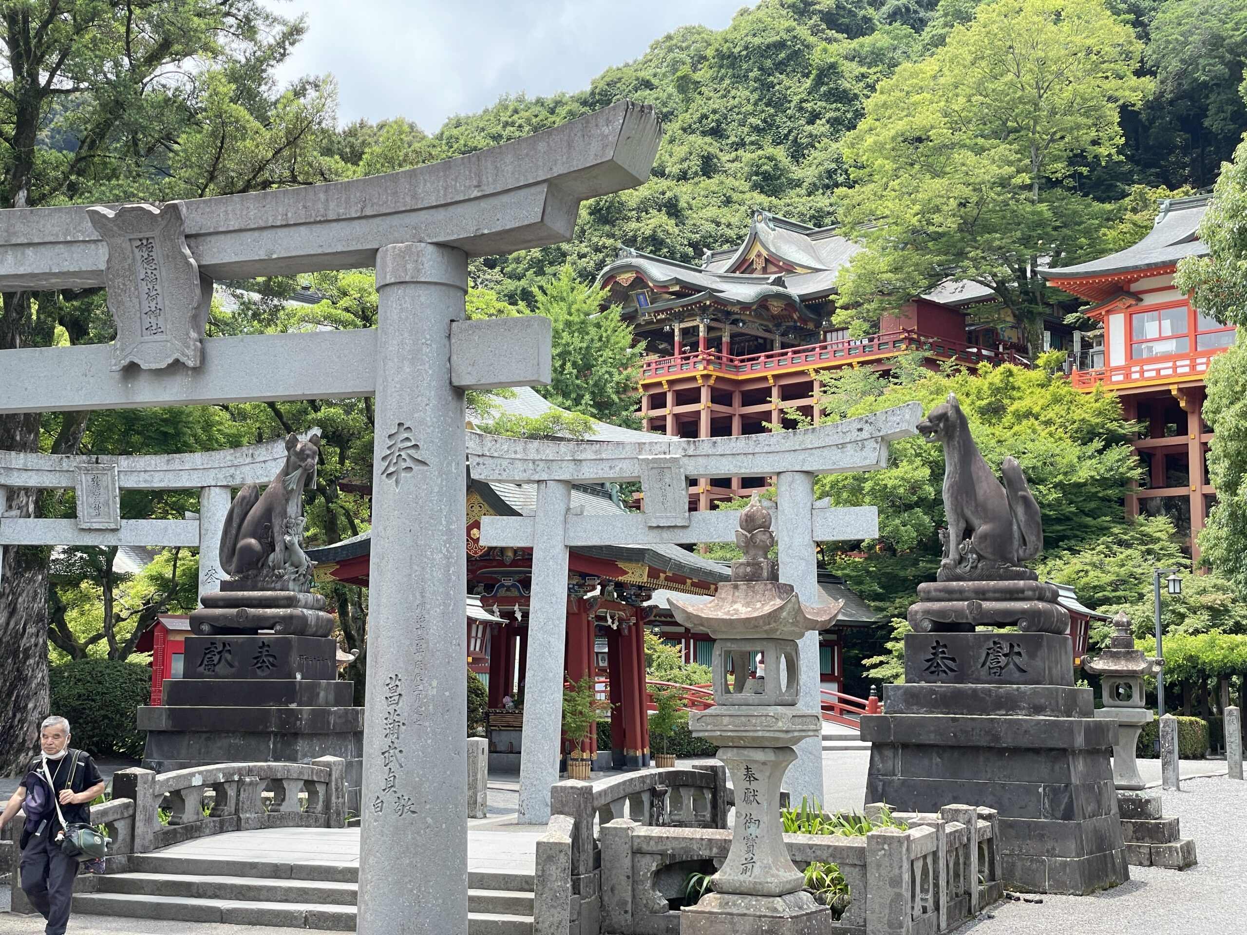 Im Yutoku-Inari-Schrein von Kashima, Saga: Darf nicht fehlen - eine Fuchsstatue am Eingang