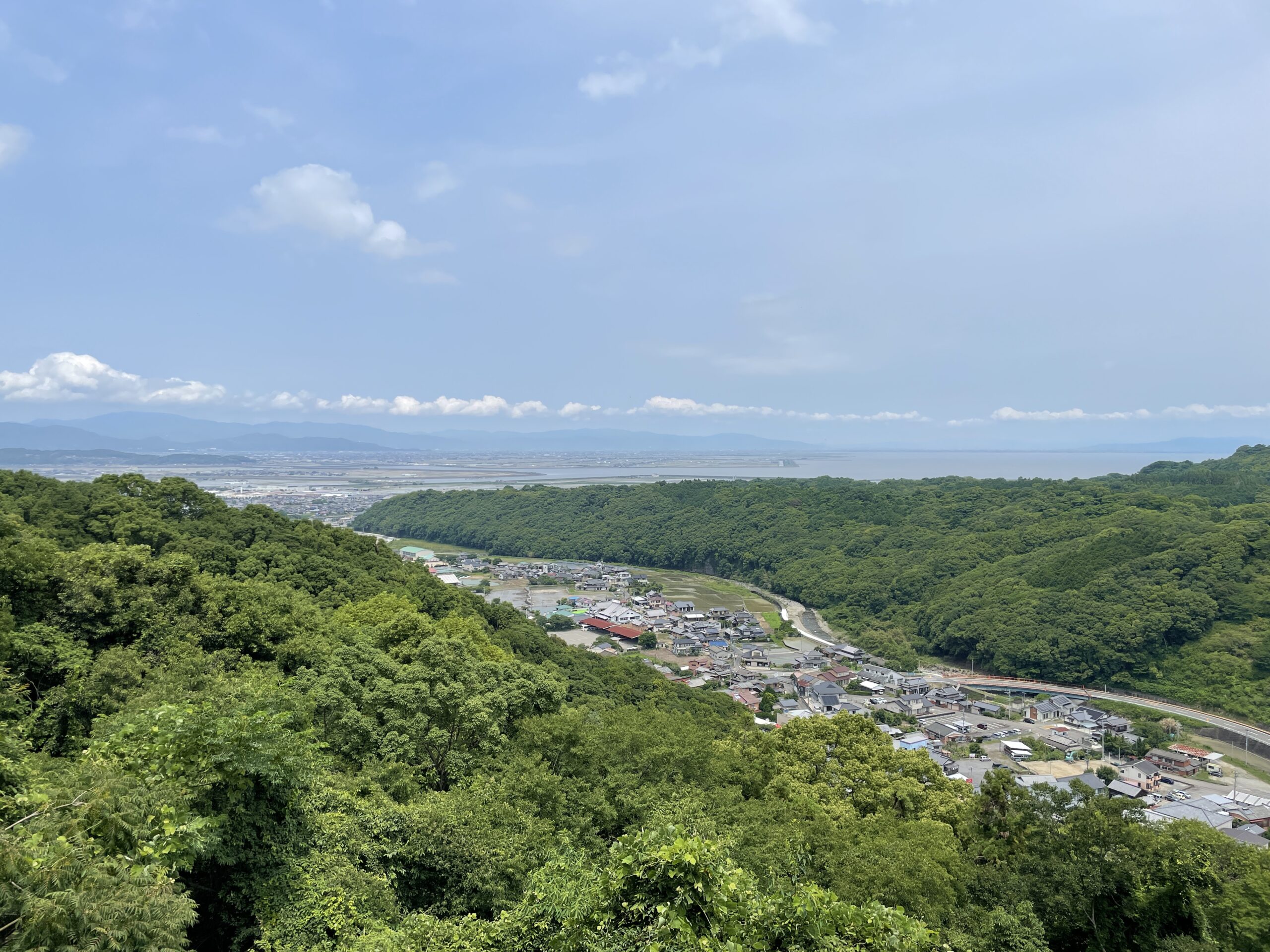 Blick auf Kashima mit der Ariake-Bucht rechts im Hintergrund