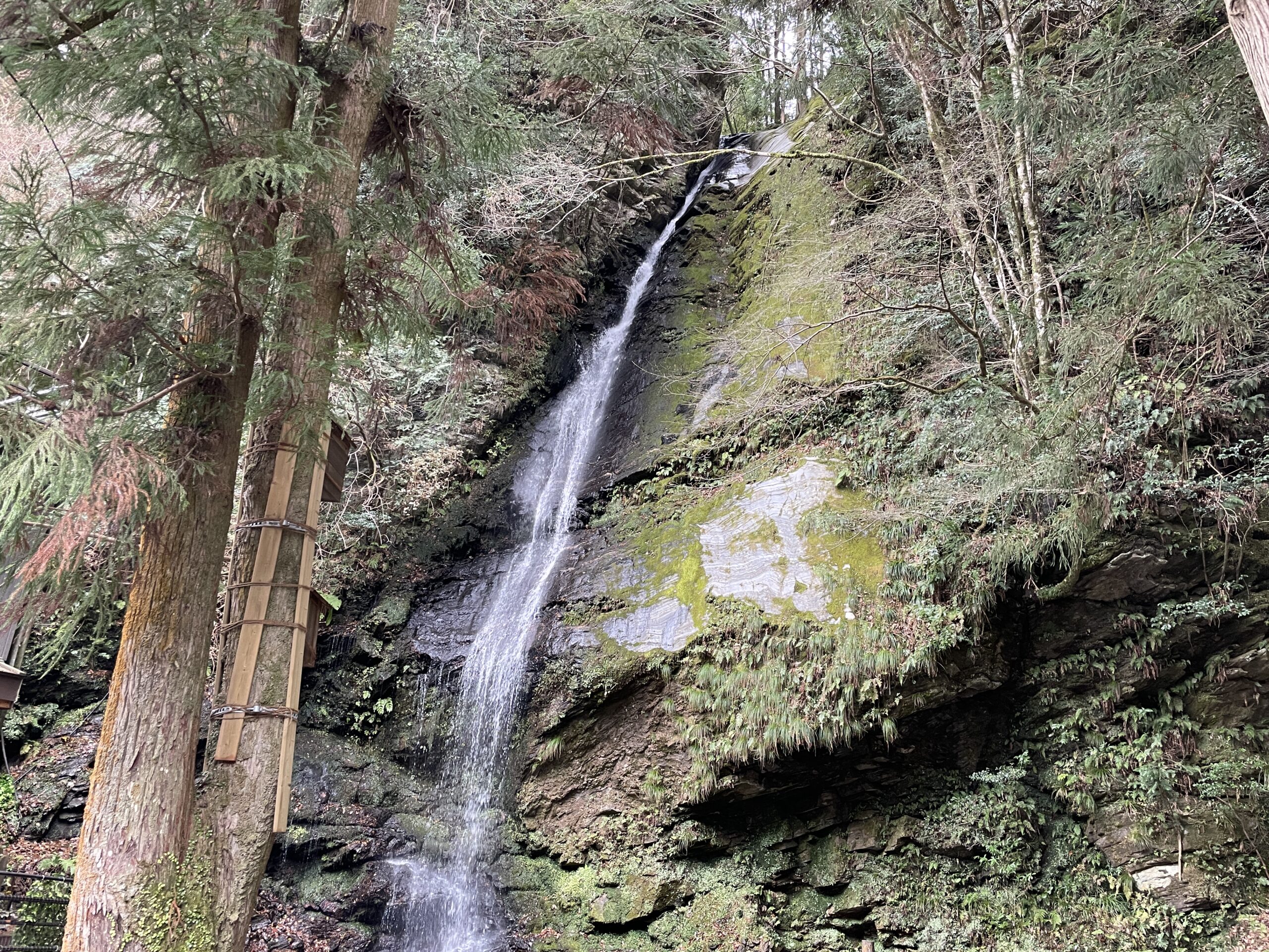 Ein Wasserfall im Iya-Tal