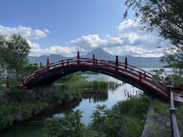 Traditionelle Brücke am Usori-See, Osorezan