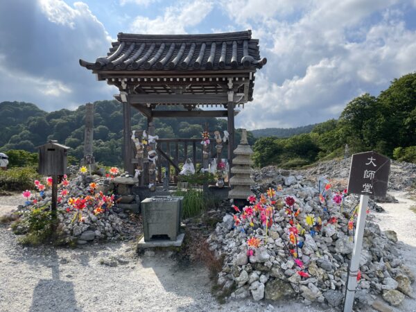 Windräder im Bōdaiji von Osorezan