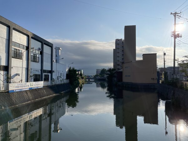 Der Tanabu-Fluss im Zentrum von Mutsu