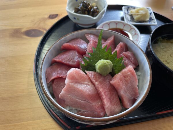Maguro-don im Seafood Cafe Nagisa in Oma