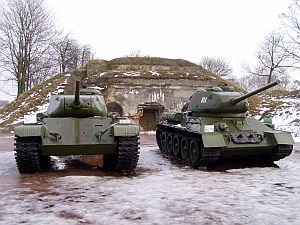 砦の中で展覧されているソ連製のタンク