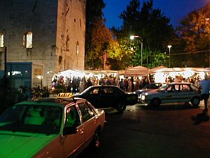 ディオクレティアヌス宮殿の隣の深夜市場