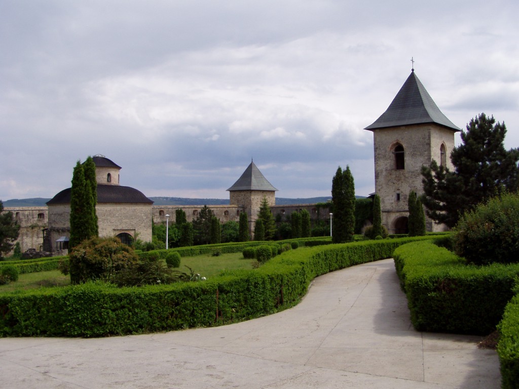 丘の上にある Cetăţuia （チェタツイヤ）の修道院