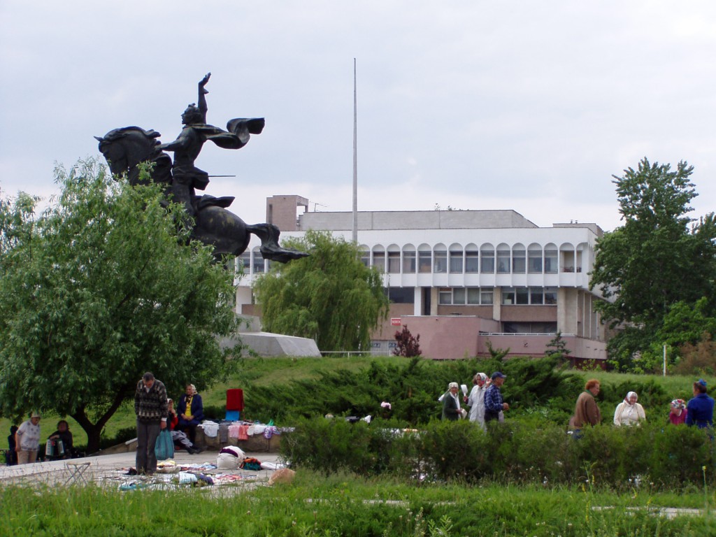 スヴォロヴォの記念碑と大統領の所在地
