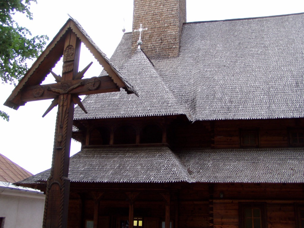 中心にある伝統的な木造教会