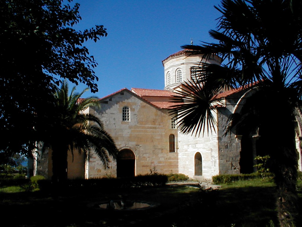 黒海の海岸にあるトラブゾンのアヤソフィア教会