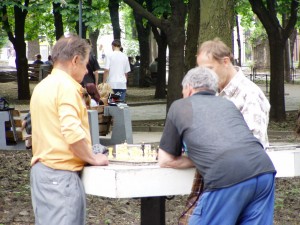 公園の中：チェスやる？