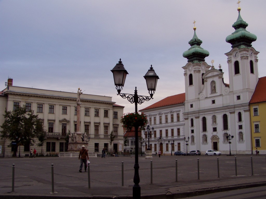 Széchenyi térというジェールの中央広場