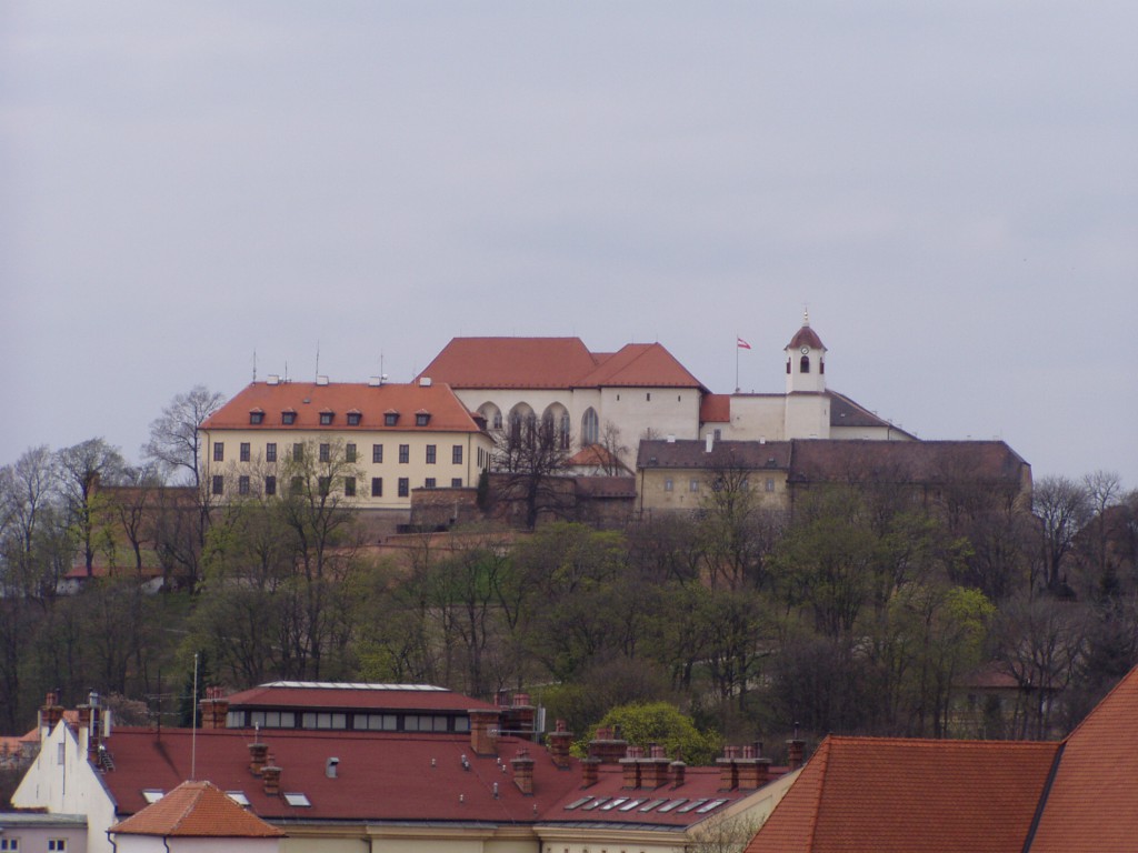ブルノの中心にある膨大なシュピルベルク城	