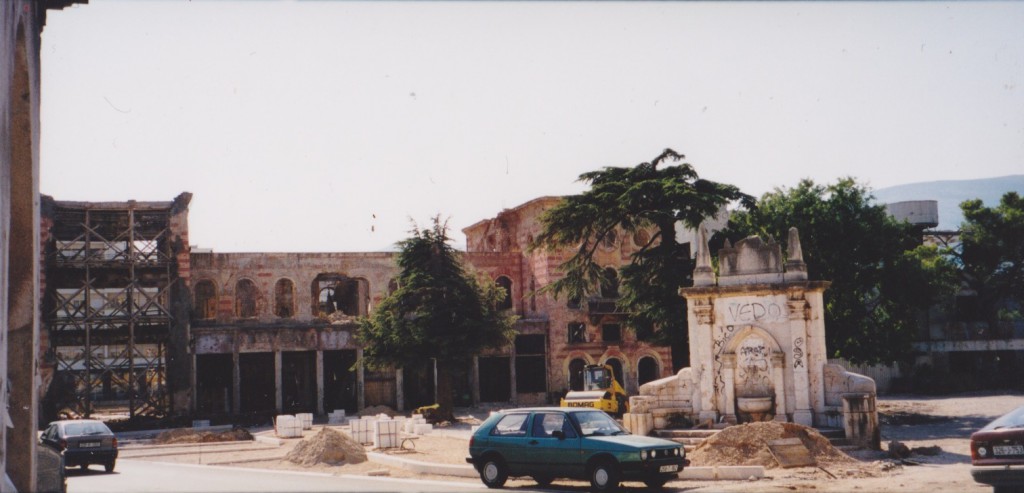 旧市街の中の崩壊された広場