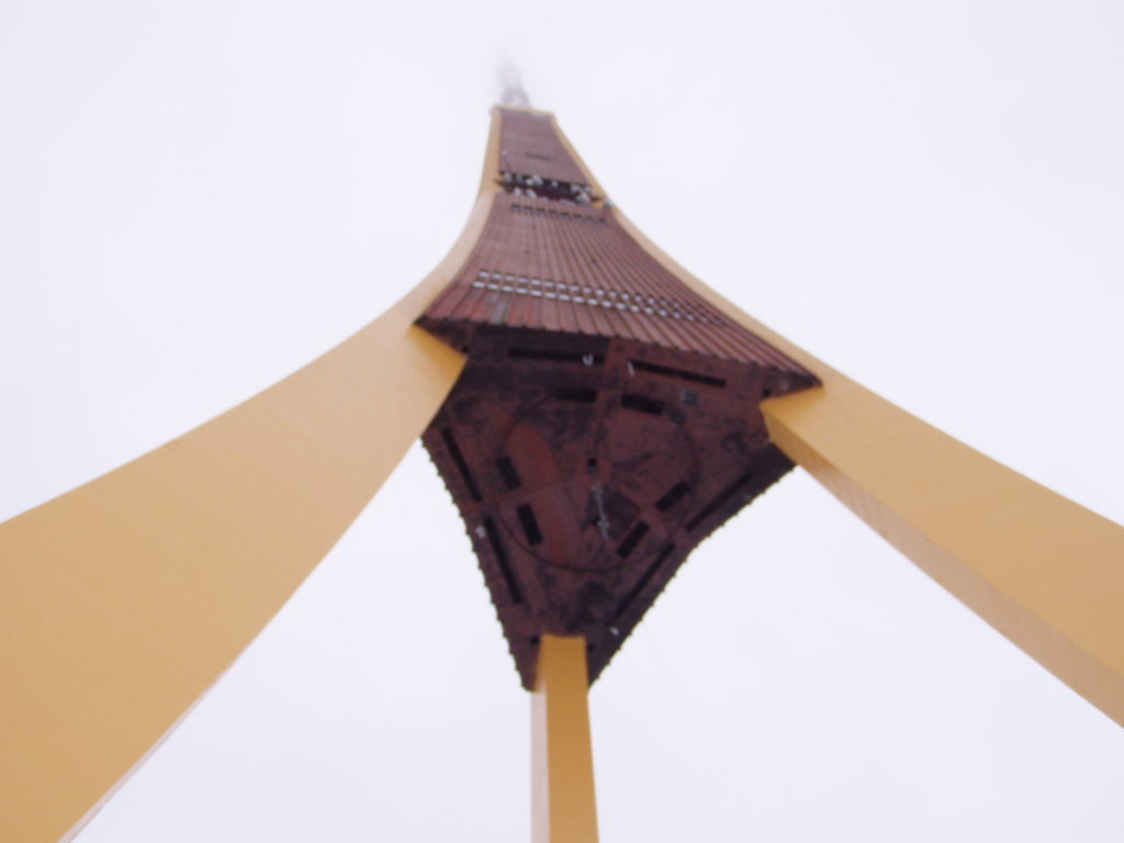 Der extravagante Fernsehturm von Riga