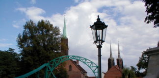 Auf der Brücke zur Dominsel